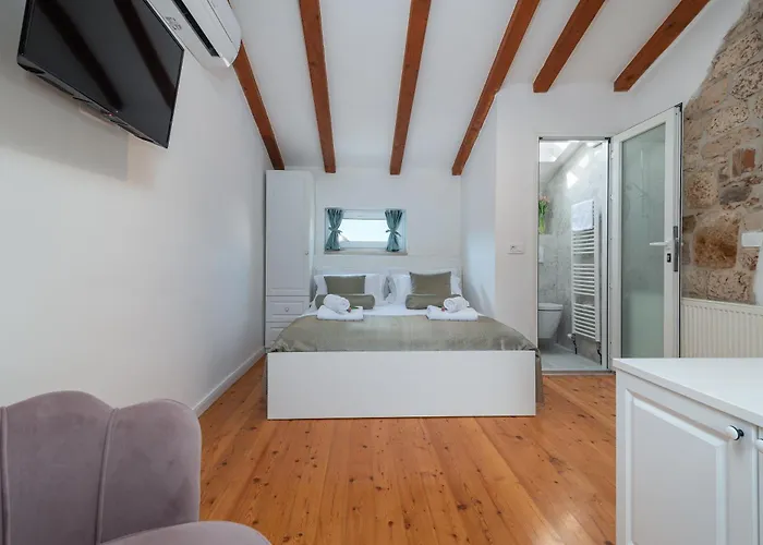 Manero * Трогір